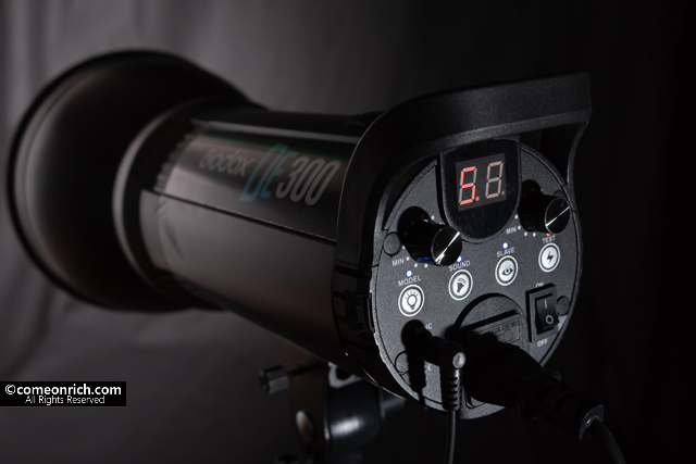 【値下げ】Godox DE300 5個セット【運搬用スーツケース付き】 Godox DE300 5個セット【運搬用スーツケース付き】