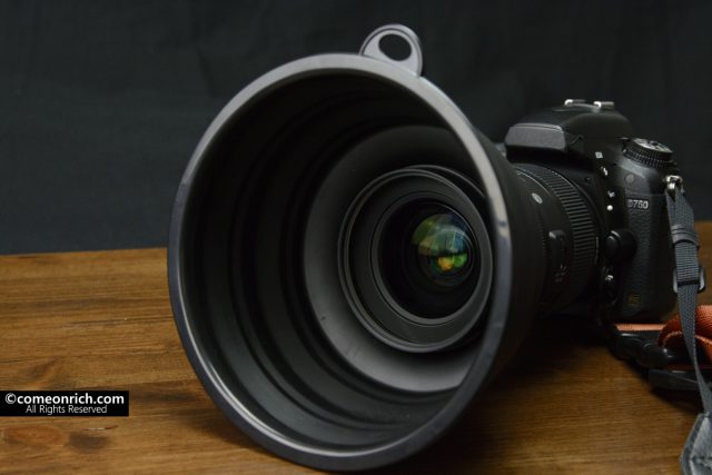 Anti-reflective dustproof lens hood 